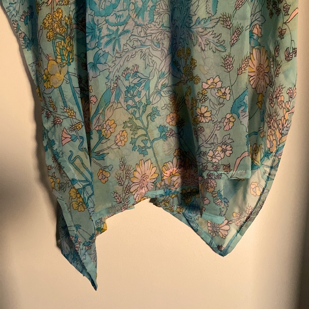 Beach Cover-up. Delicately fabric & flows with lights colors at the beach. - Picture 6 of 16